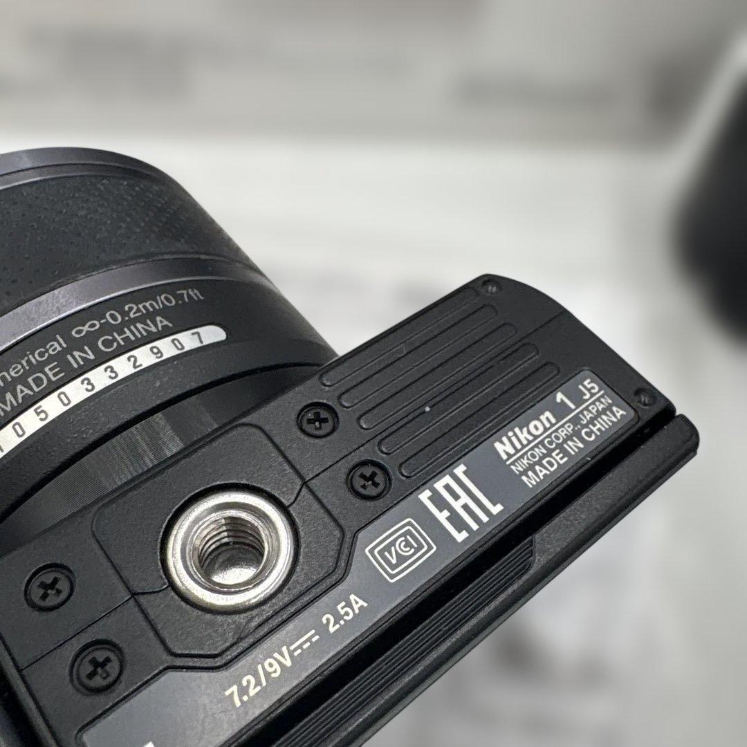 美品　Nikon 1 J5 ズームレンズキット