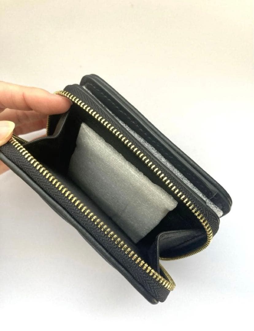 【新品未使用】Tory Burch ブラック 二つ折り財布
