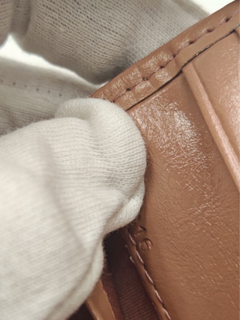 PRADA 二つ折り財布 ピンク　美品