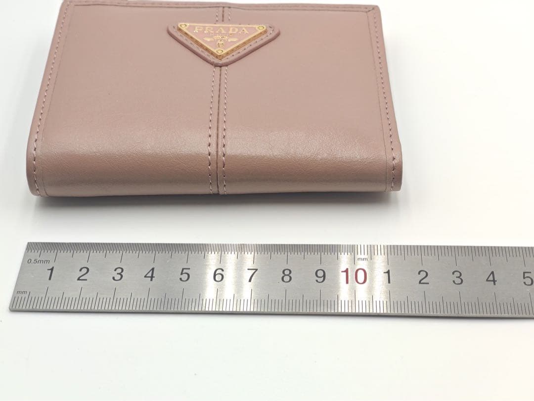 PRADA 二つ折り財布 ピンク　美品