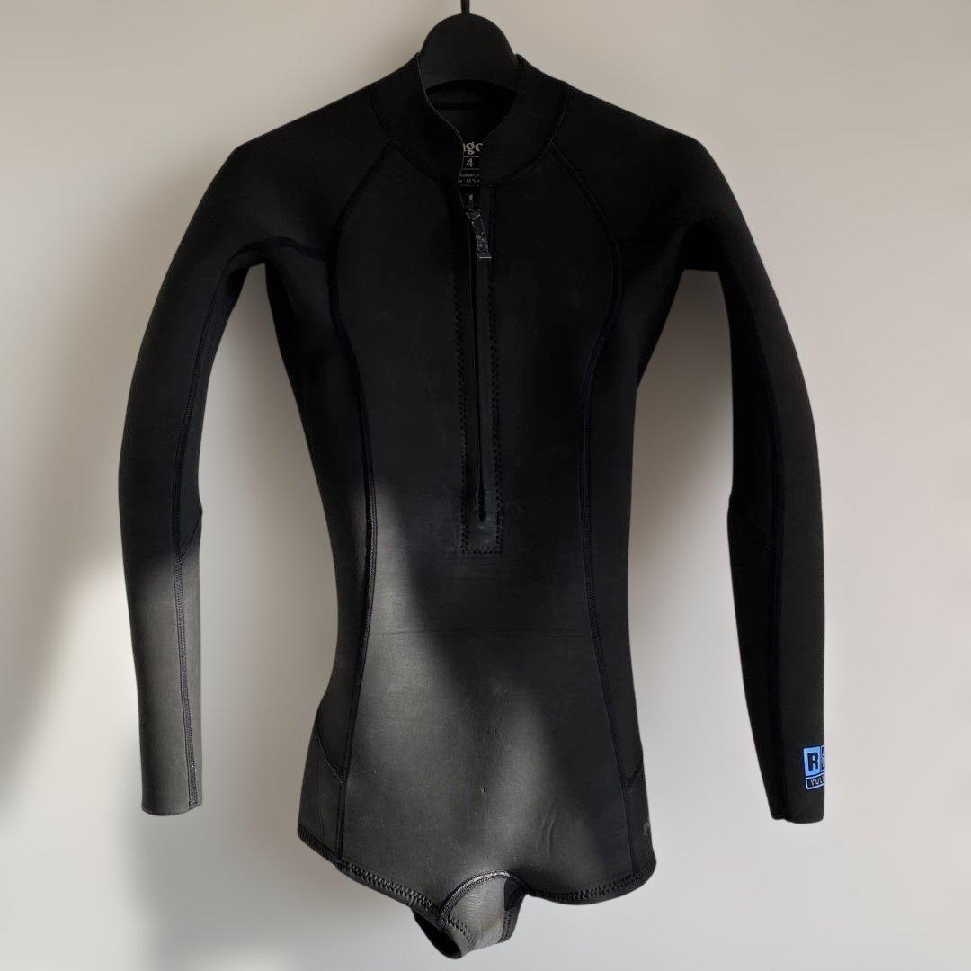 patagonia ロングスリーブウェットスーツ 4サイズ　ロンスプ