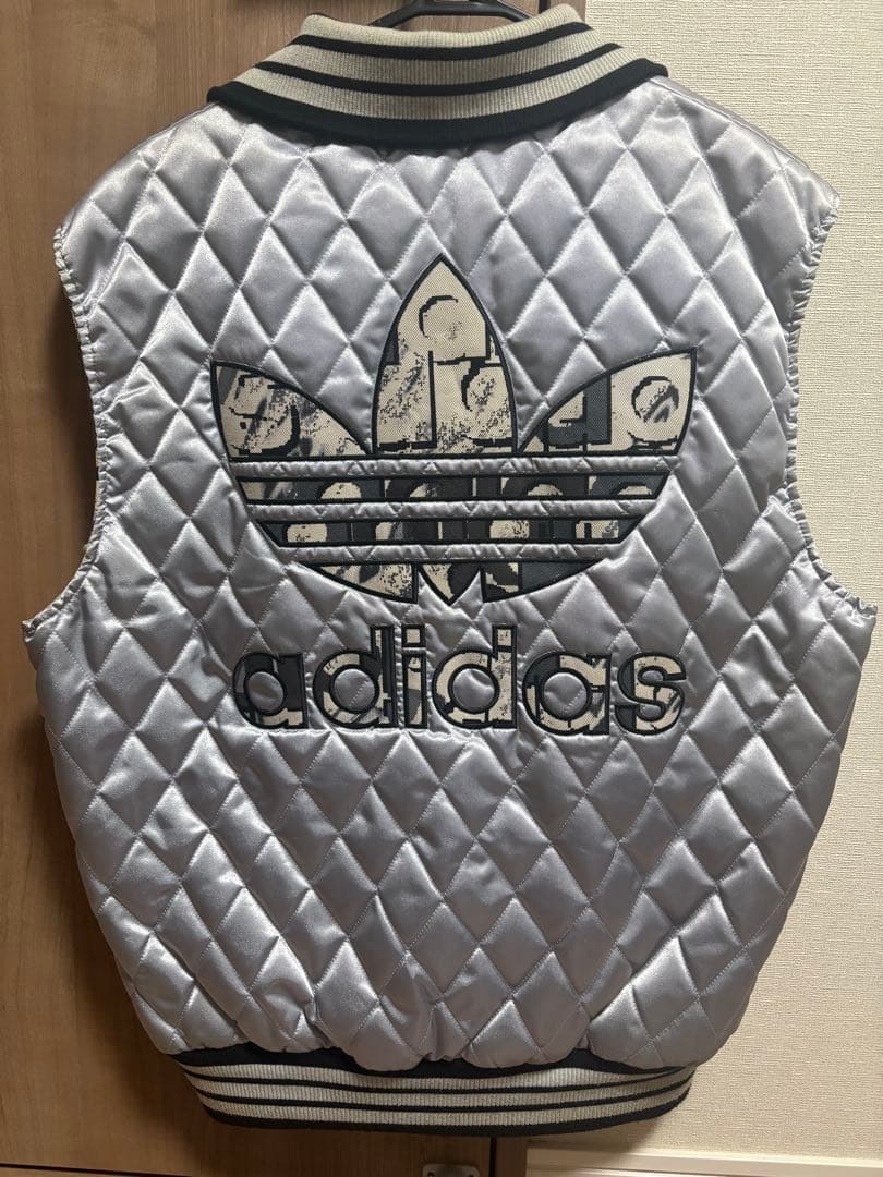 adidas シルバー キルティング ベスト