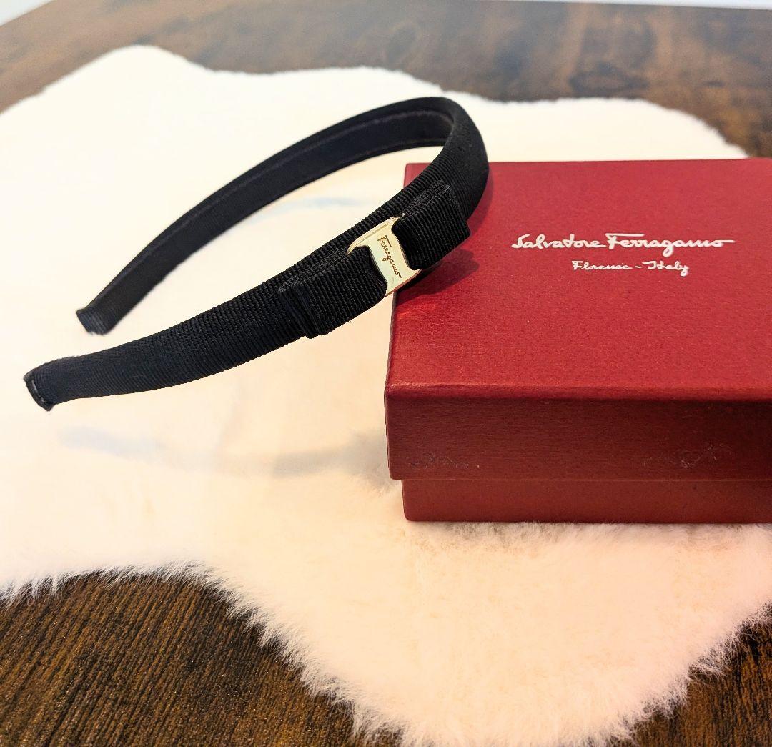 美品✨️フェラガモ ヴァラ カチューシャ ブラック 上品