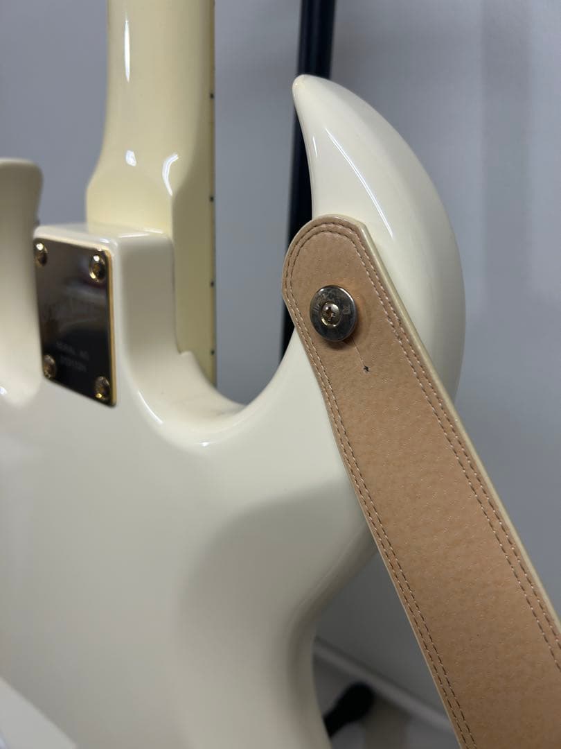 Burns London Bison Bass White エレキベース 廃盤