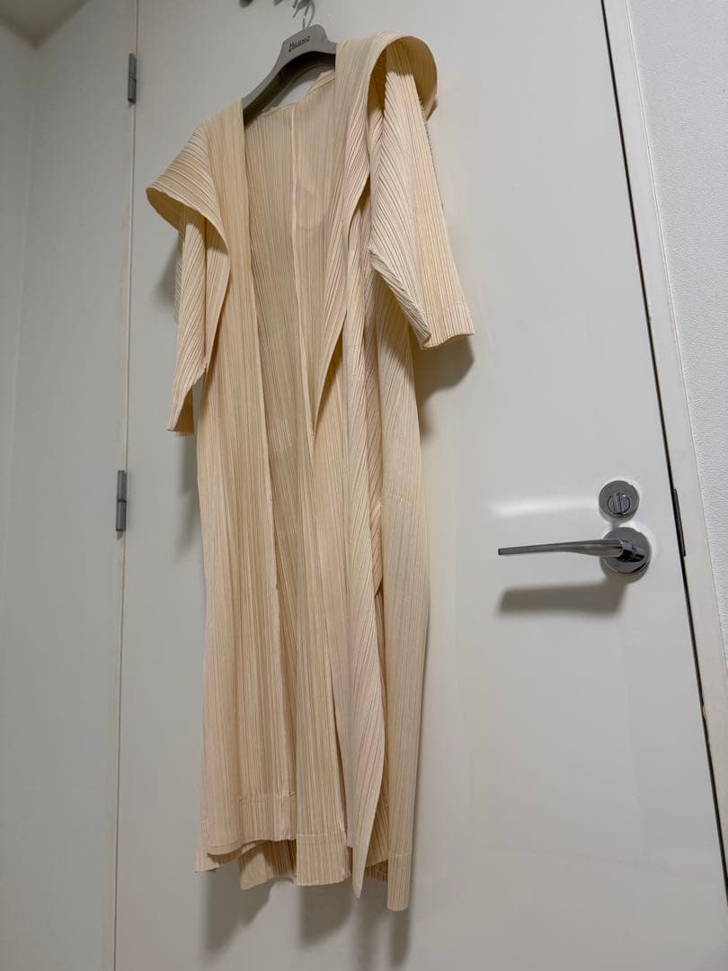 PLEATS PLEASE ISSEY MIYAKEフード付きロングコート
