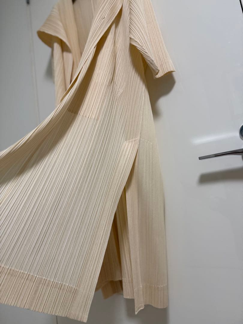 PLEATS PLEASE ISSEY MIYAKEフード付きロングコート