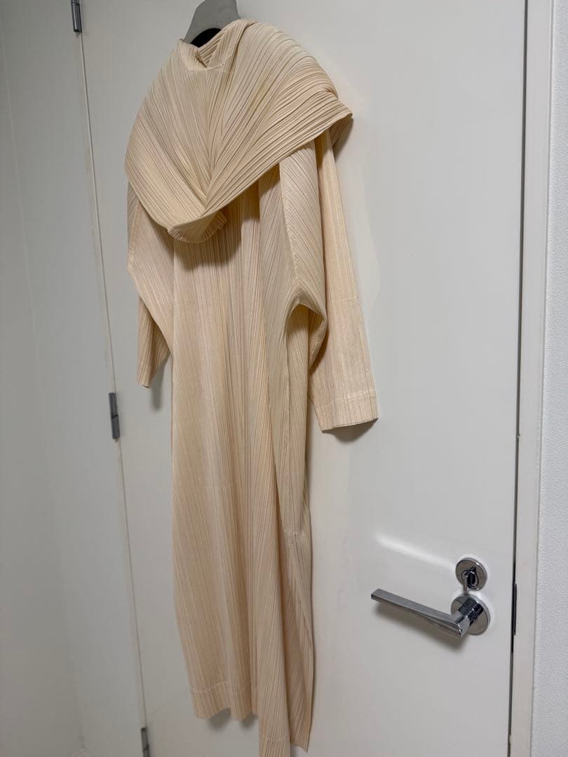 PLEATS PLEASE ISSEY MIYAKEフード付きロングコート