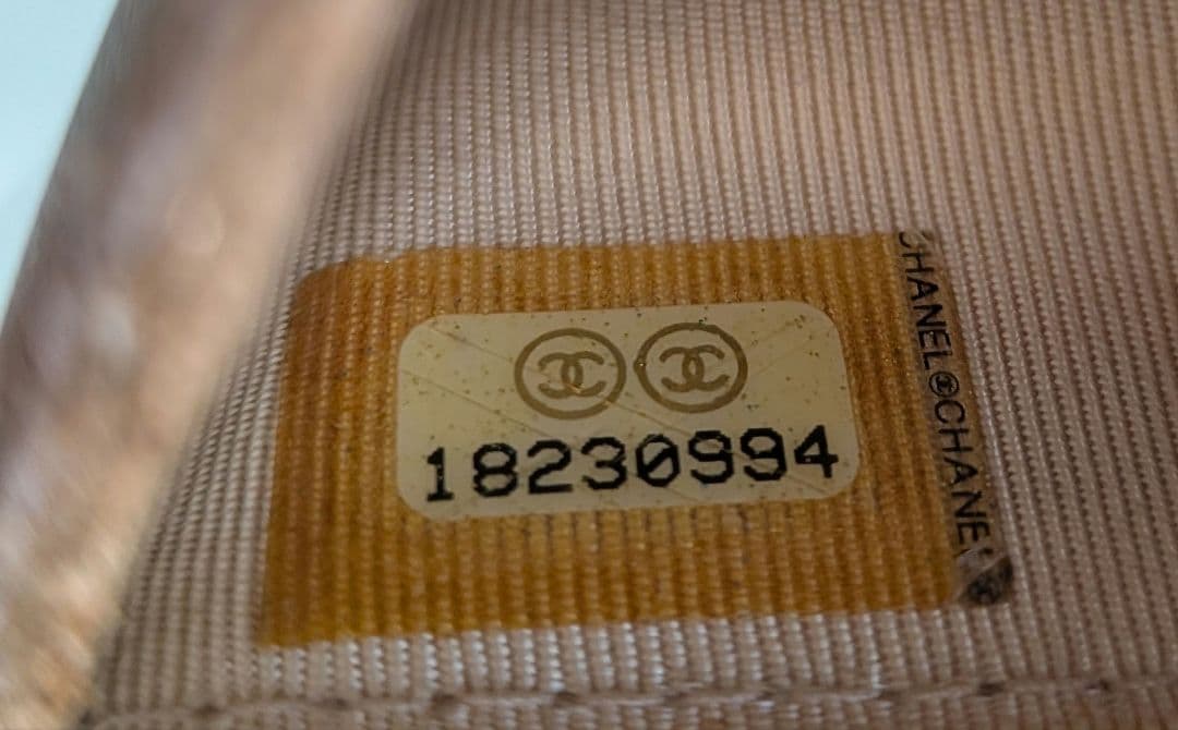 希少 CHANEL タイムレスクラシック マトラッセ キルティング 二つ折り財布