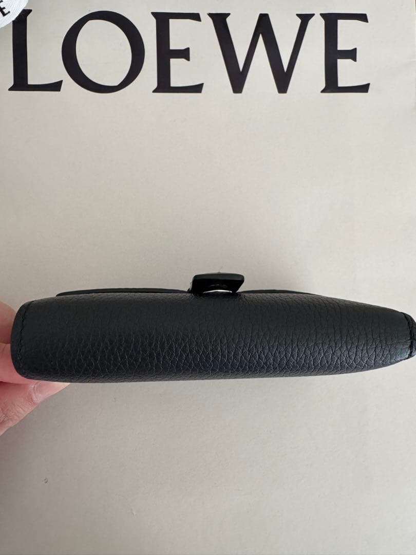 美品　LOEWEバーティカル ウォレット(ブラック)
