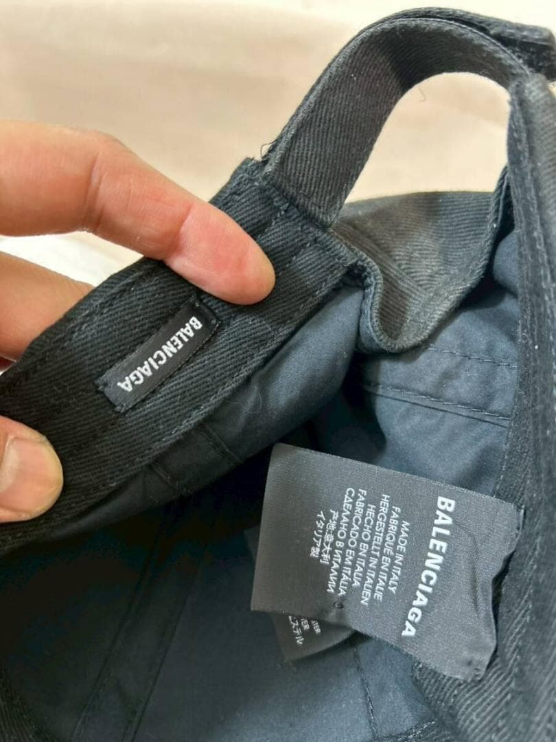 BALENCIAGA ブラック ベースボールキャップ