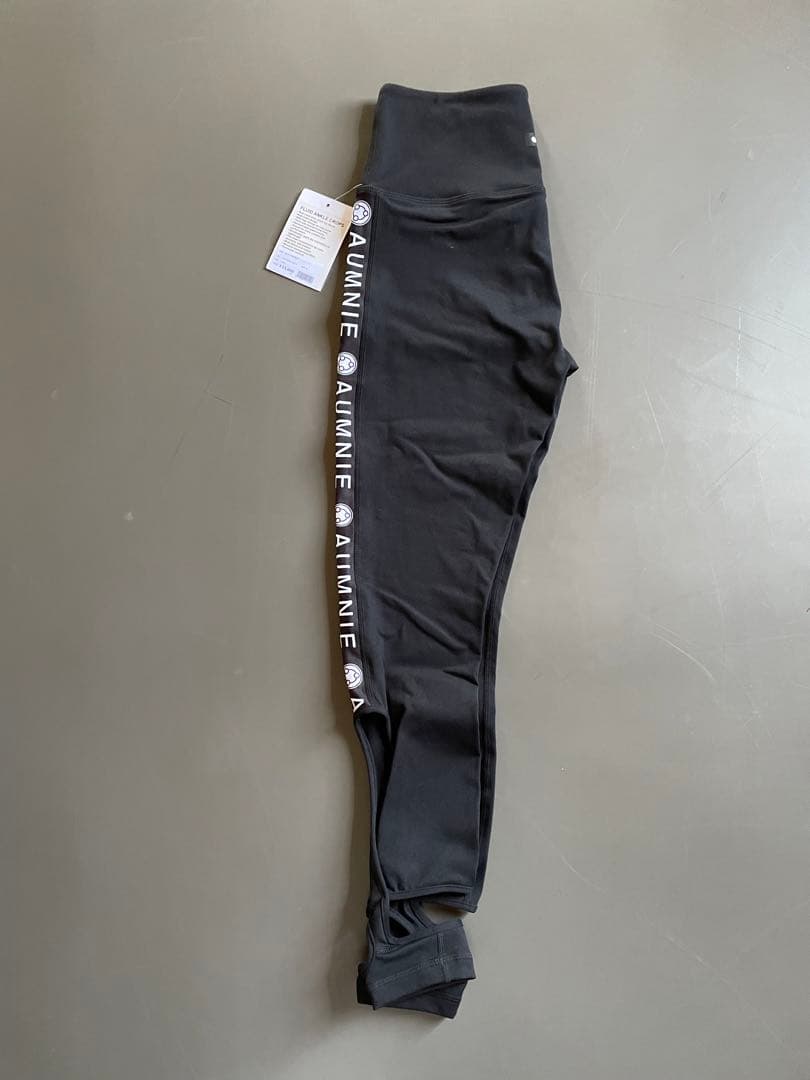 【新品未使用】AUMNIE アムニー　ロゴタイツ　レギンス　クロップ　黒