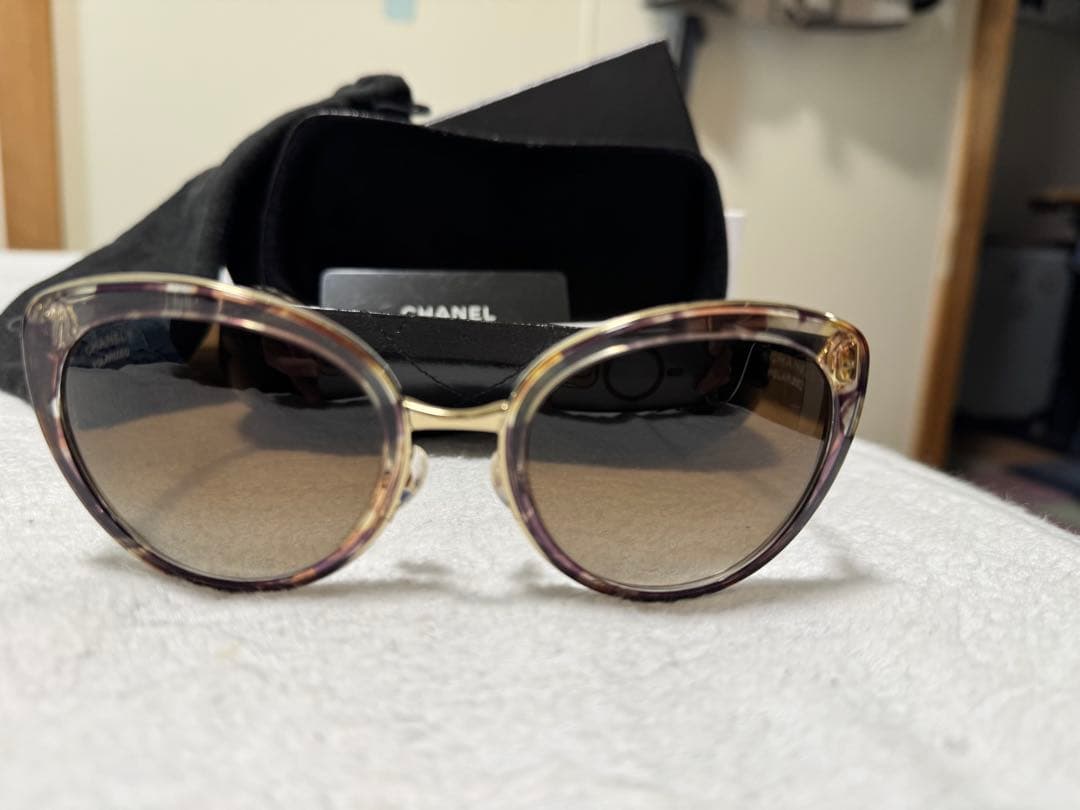 CHANEL キャットアイサングラス