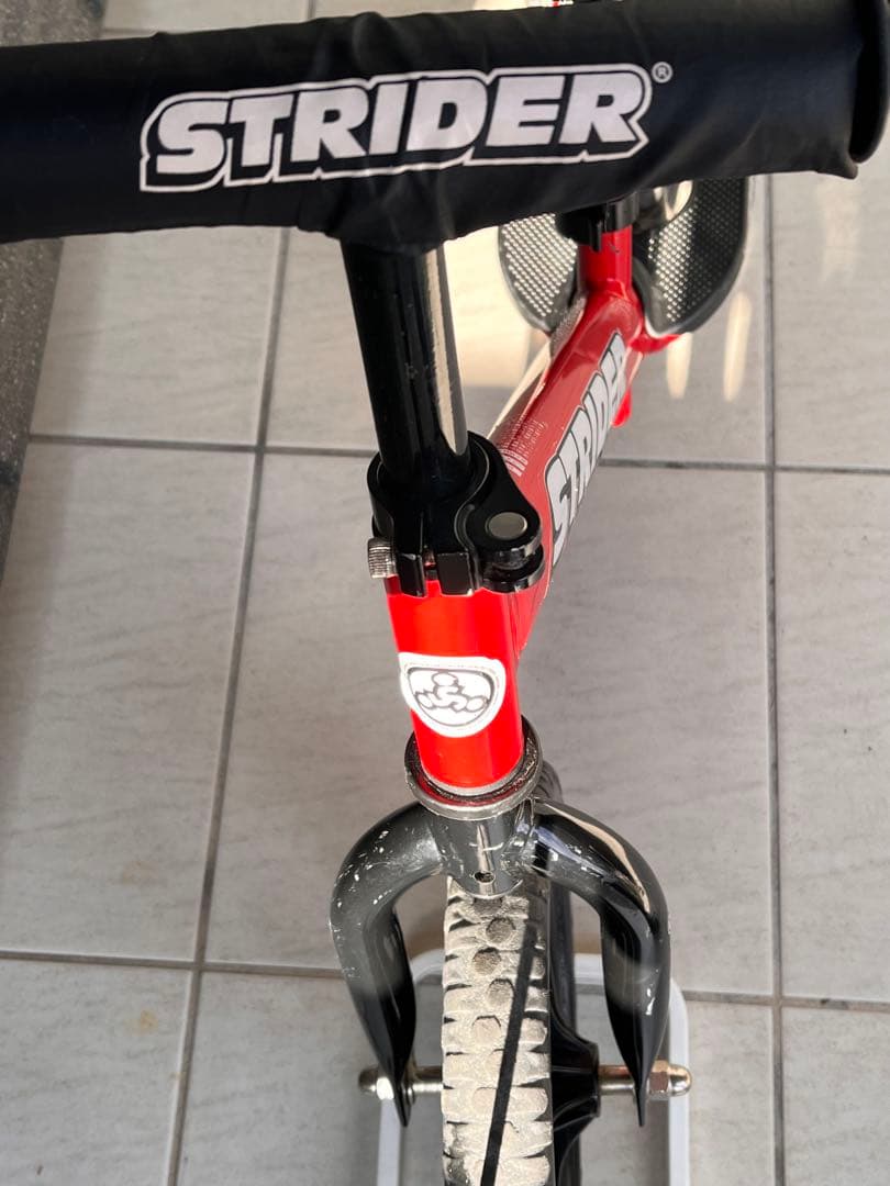 STRIDER ストライダー12インチ スポーツモデル　赤
