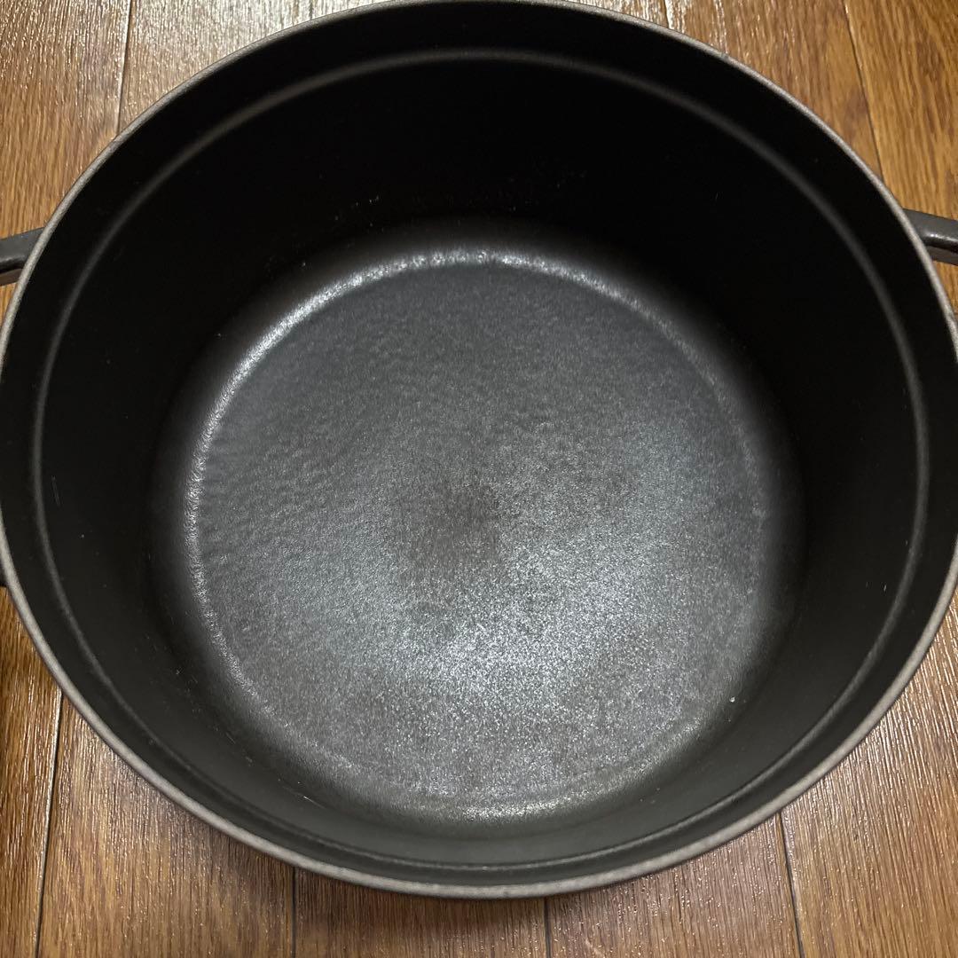 STAUB ストウブ　 24cm 鋳鉄製両手鍋　ブラック