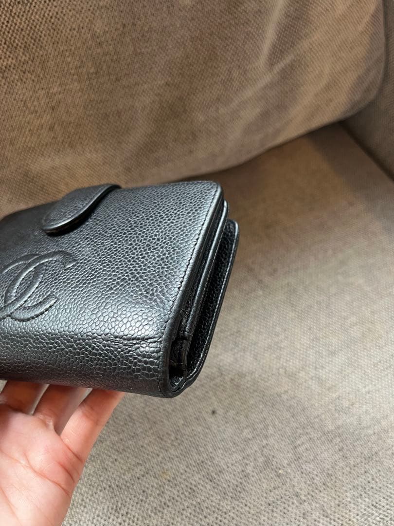 CHANEL ブラックレザー 二つ折り財布　キャビアスキン　コンパクト