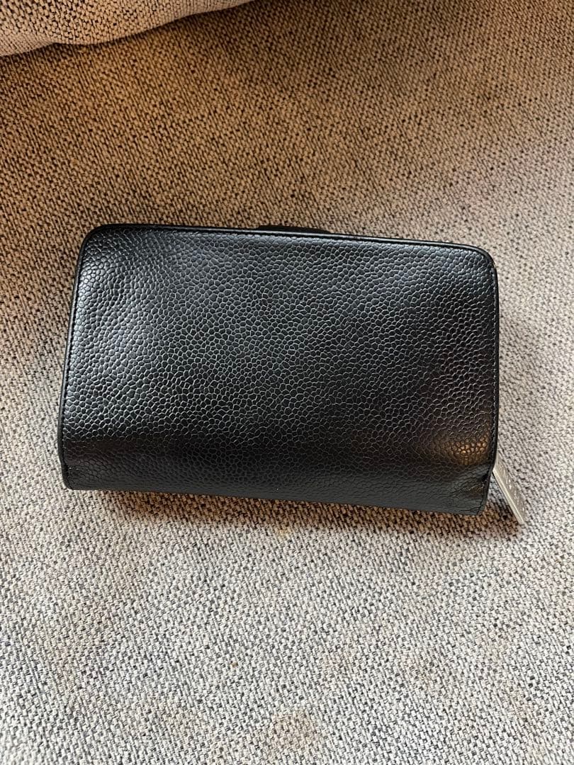 CHANEL ブラックレザー 二つ折り財布　キャビアスキン　コンパクト