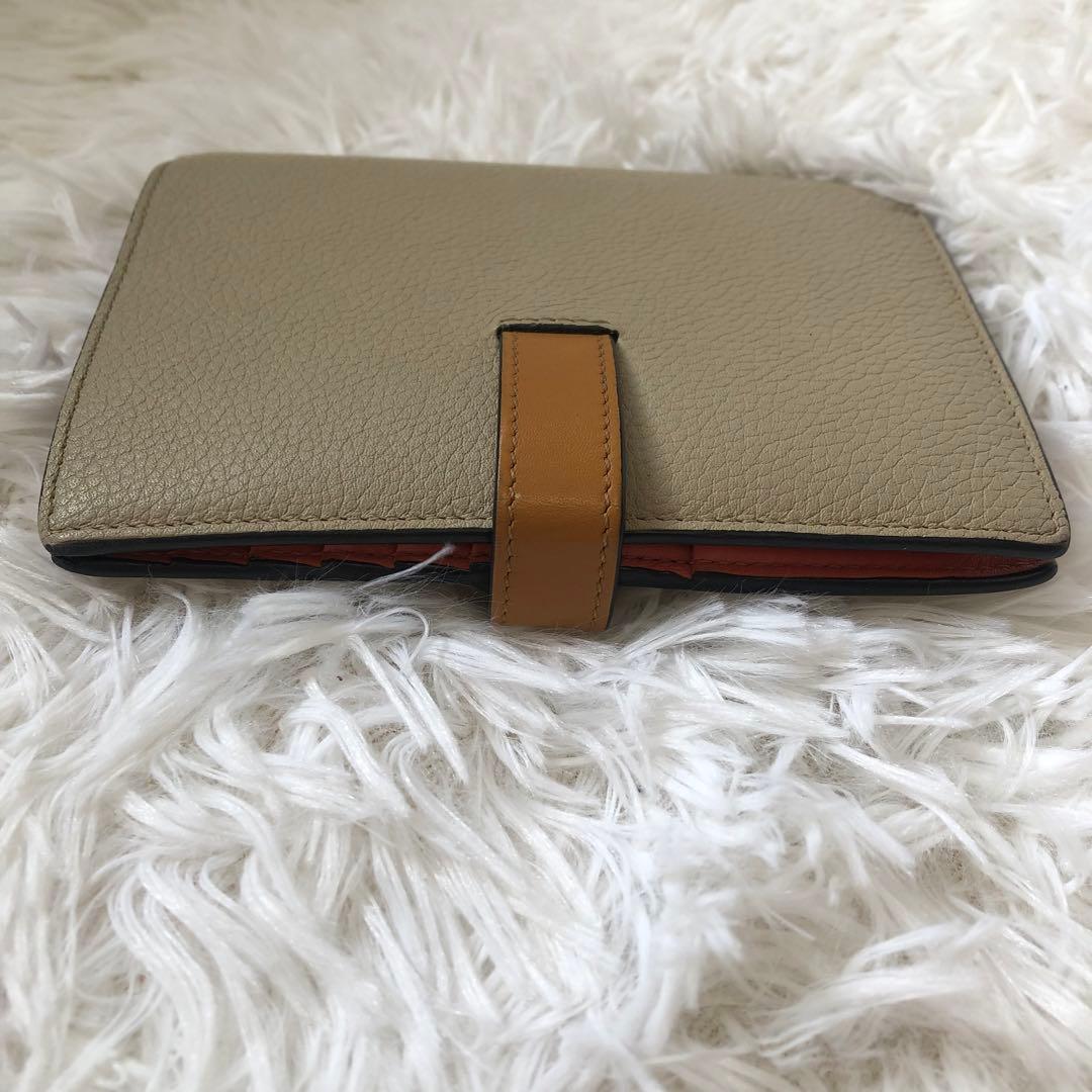 やや使用感あり　ロエベ　LOEWEベージュレザー二つ折り財布