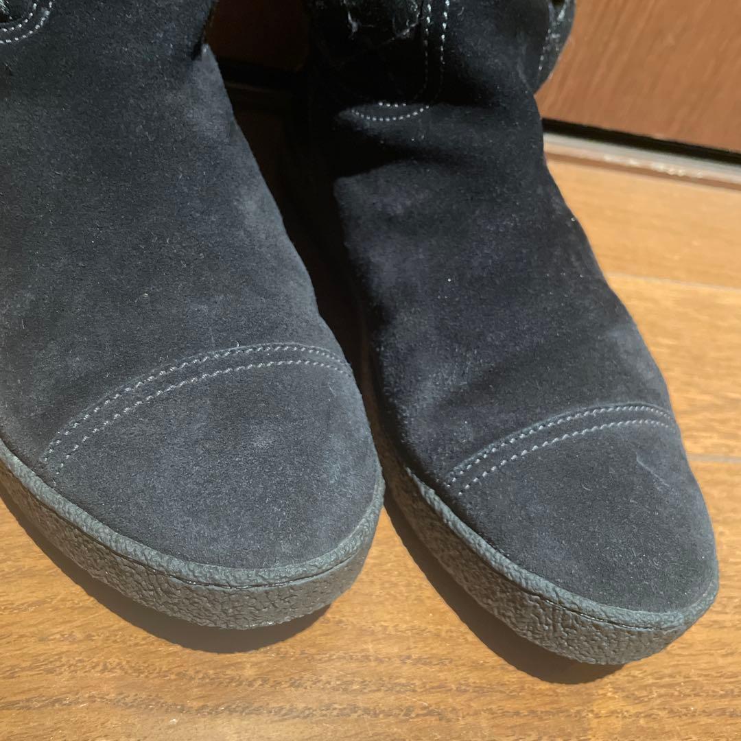 CHANEL ムートン黒ブーツ