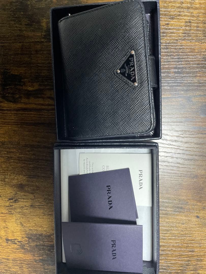 PRADA サフィアーノ トライアングルロゴ ラウンドファスナー 長財布