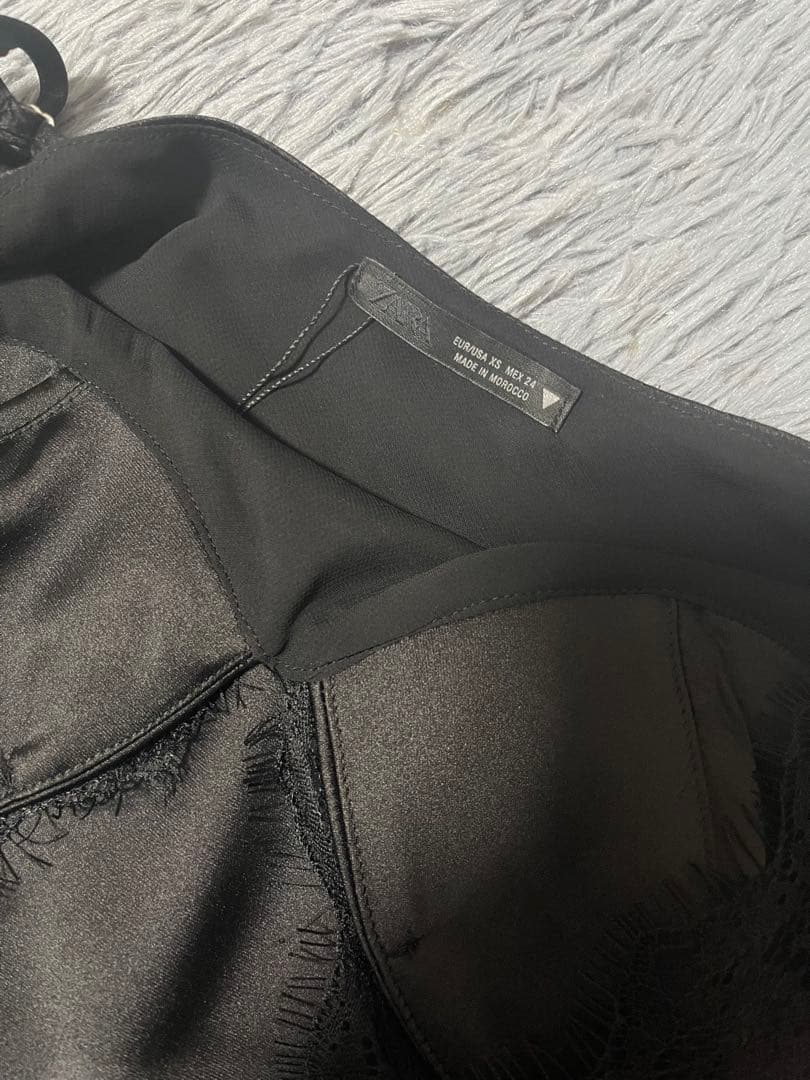 ⭐︎cilvia⭐︎ 　ZARA ブラックサテンレースキャミソール