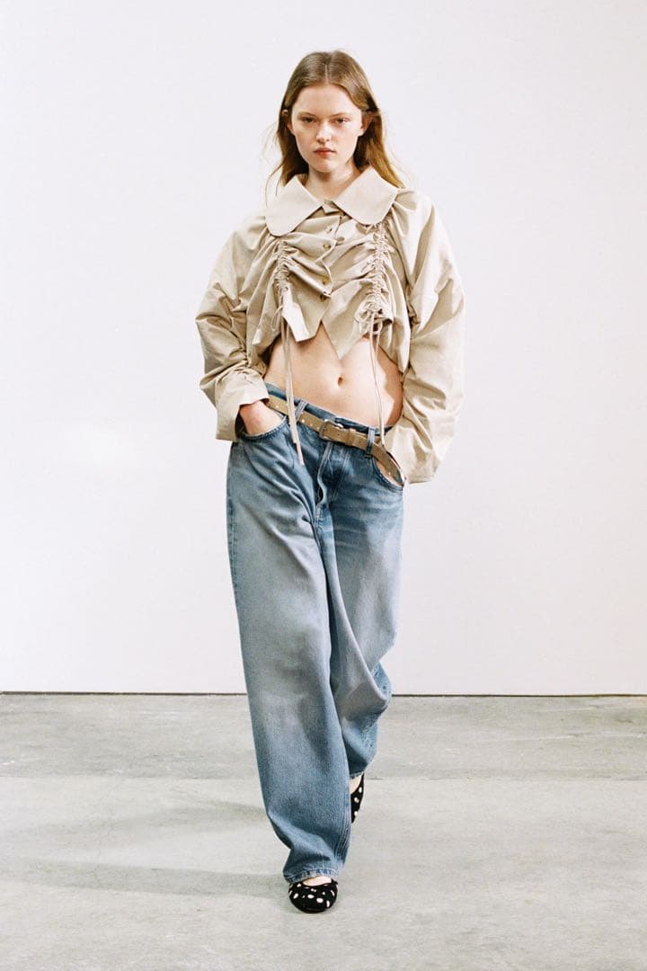 完売品 ZARA フリル付きクロップドトレンチコート M-Lサイズ新品タグ付き