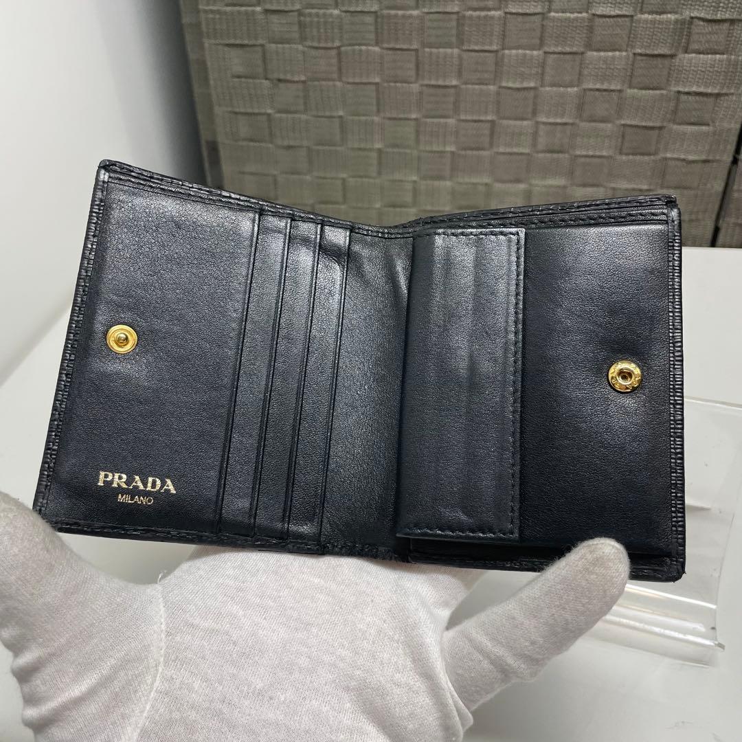 n*a様 PRADA ブラック 二つ折り財布