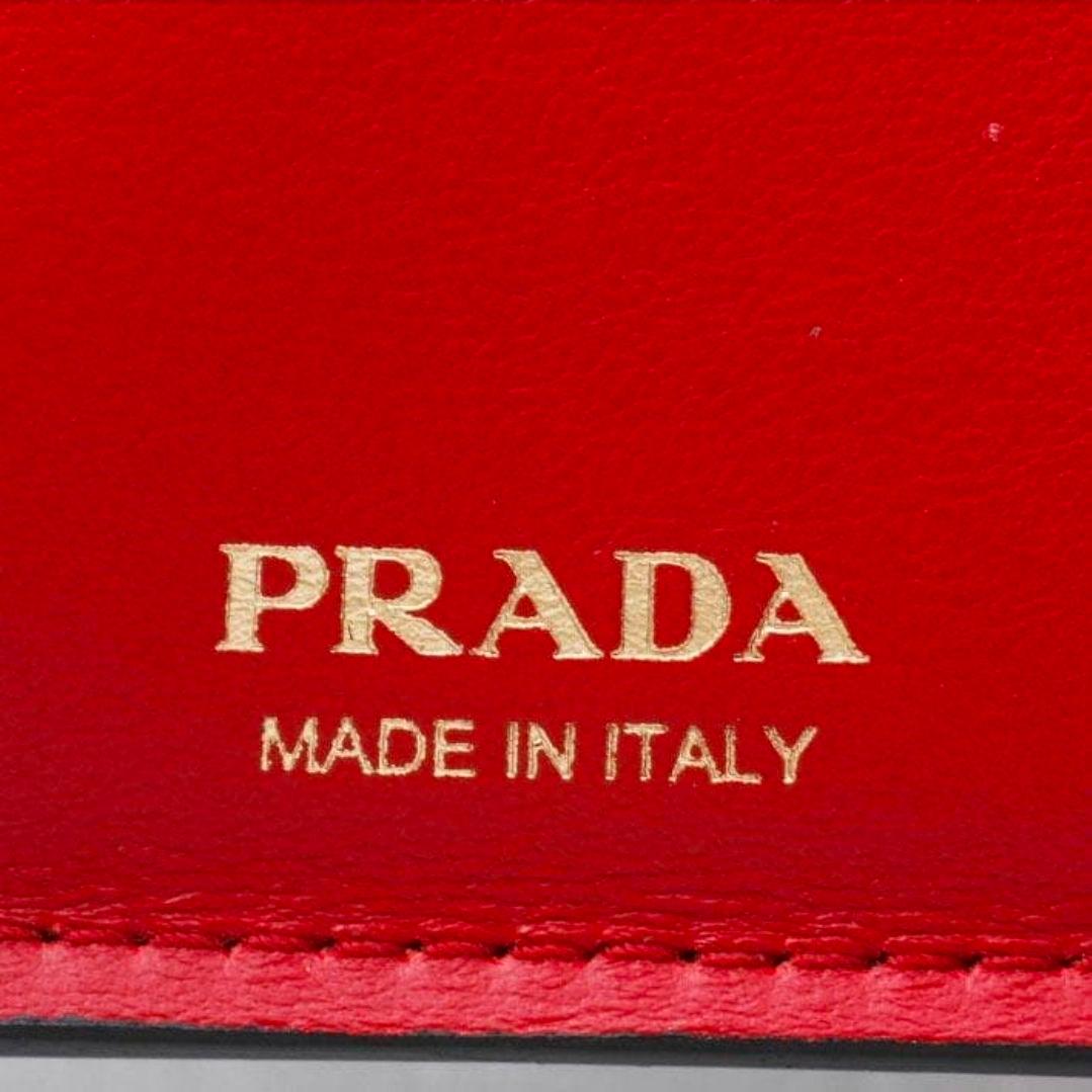 PRADA ハート柄 三つ折り財布