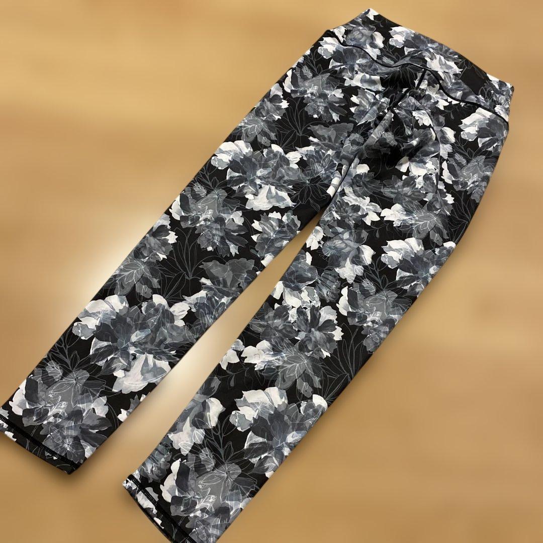 ゆ*う様 新品未使用　Mサイズ　SUKALA 花柄ヨガブラとレギンスセット ブラ