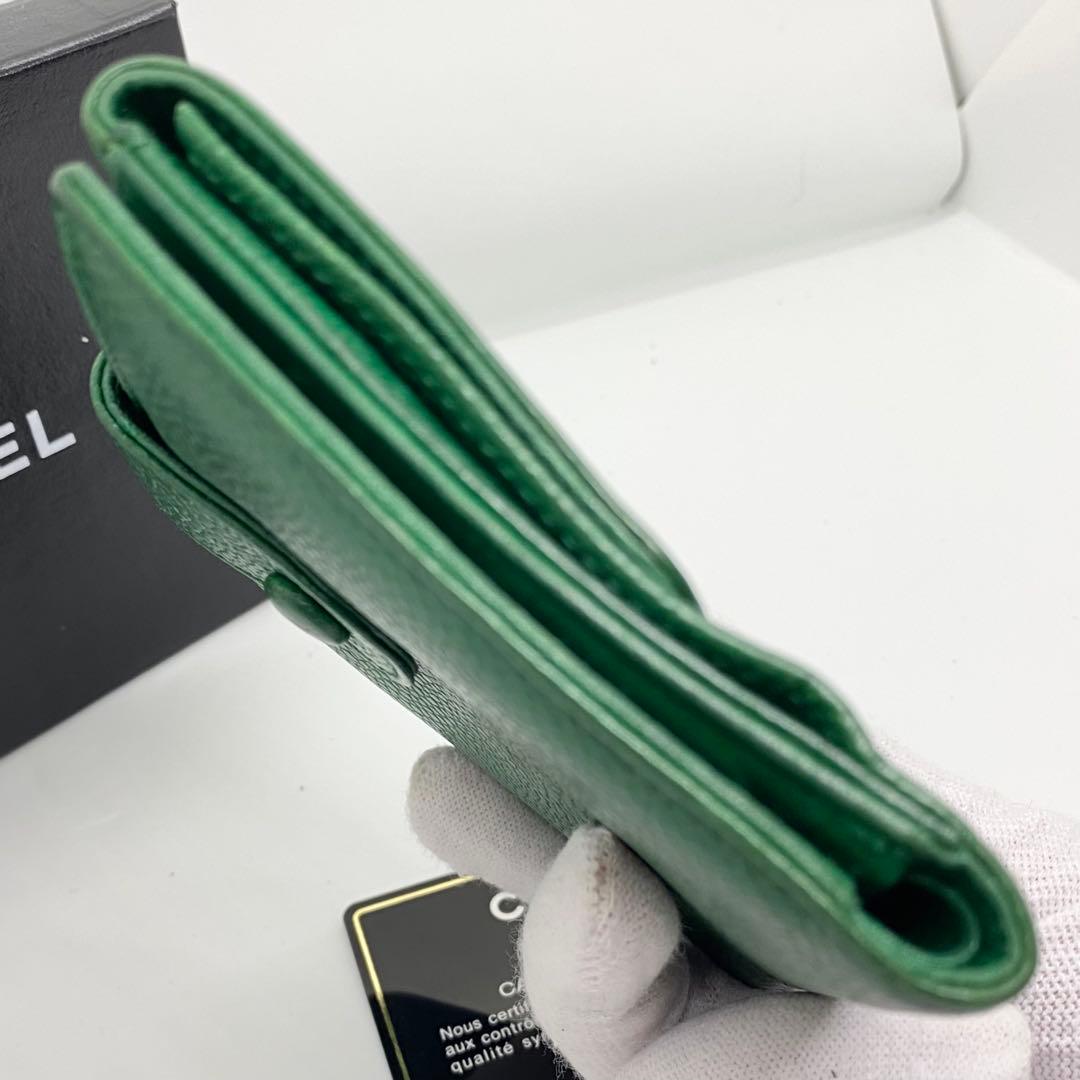 【希少カラー】CHANEL デカココ 折り財布 キャビアスキン グリーン