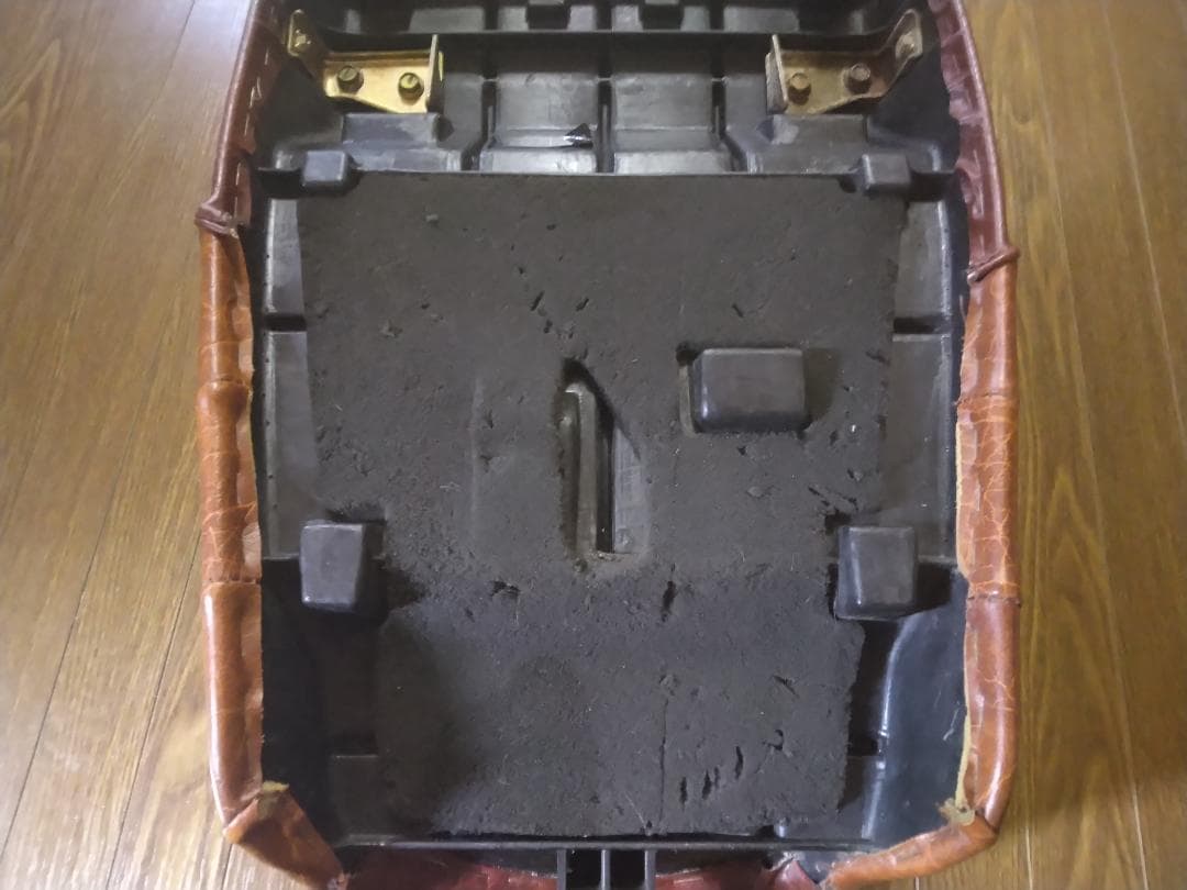 ゼファー　750 タックロールシート　茶　ツートン