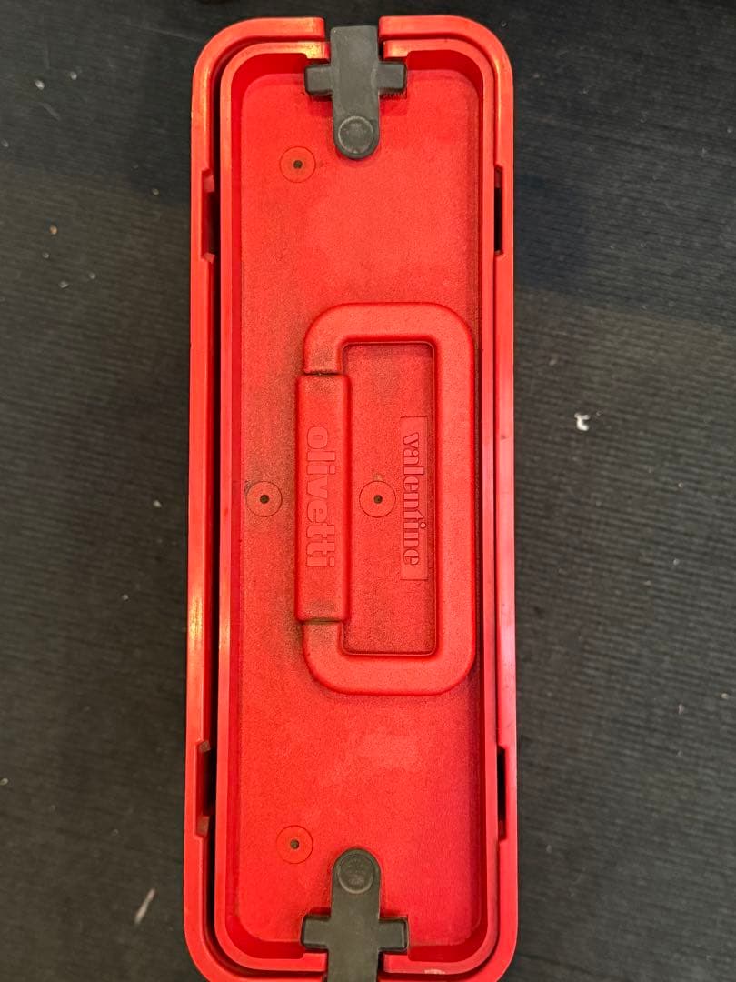 タイプライター　Olivetti Valentine アンティーク
