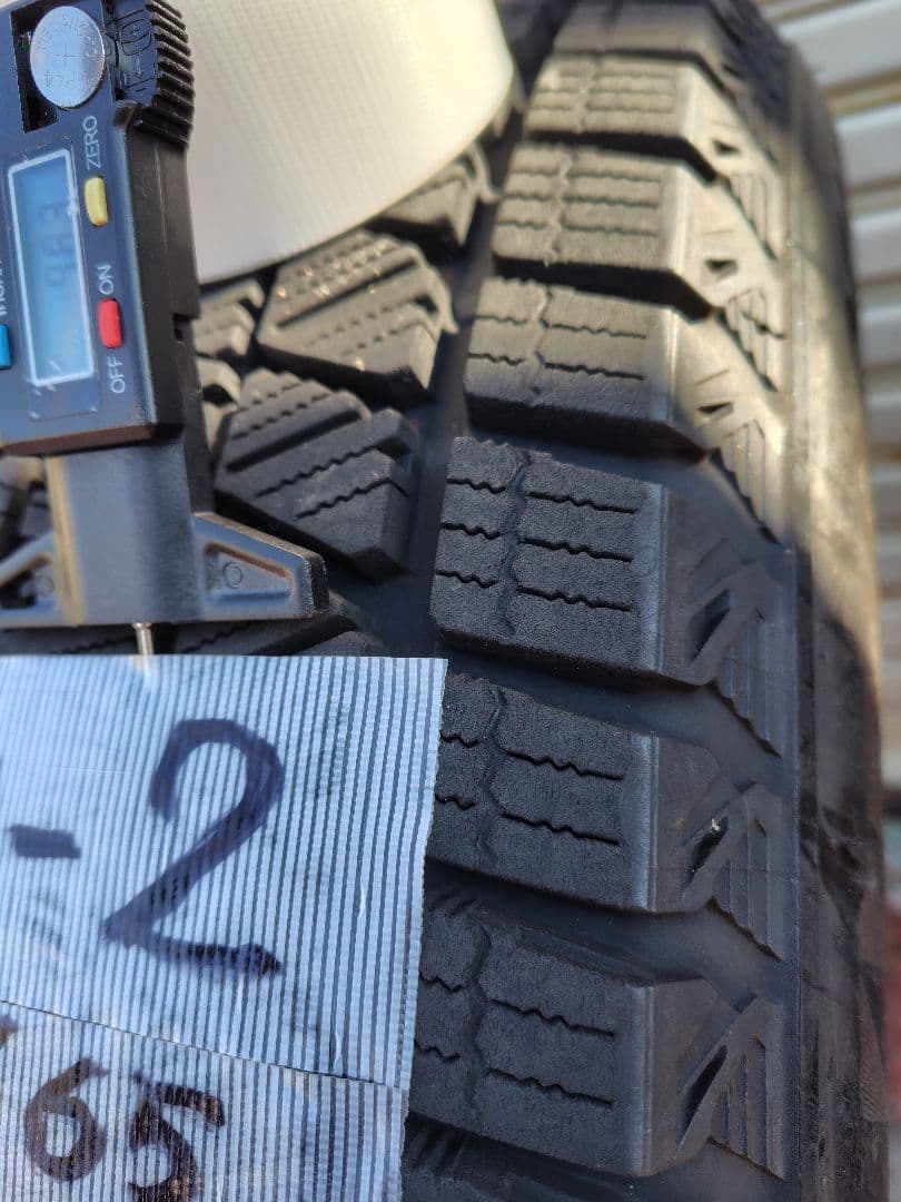 ブリヂストン DM-V3 スタッドレスタイヤ 215/65R17２本セット