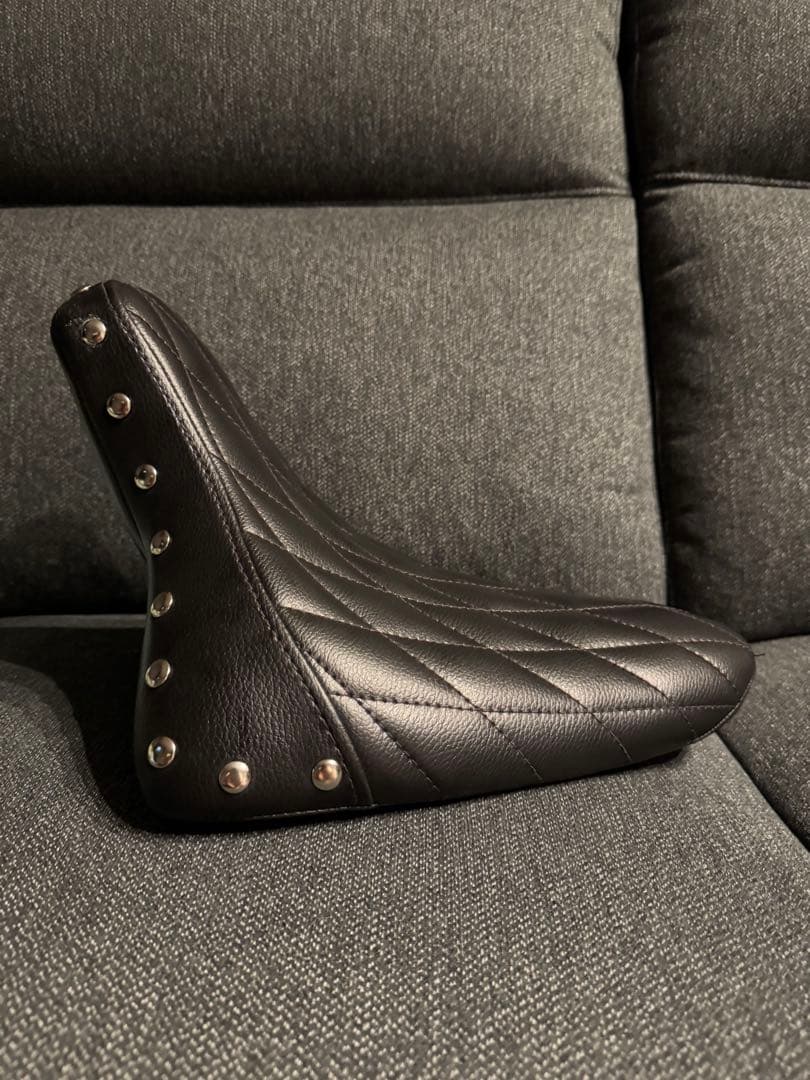 ドラッグスター400 シングルシート ダイヤカット スタッド付き