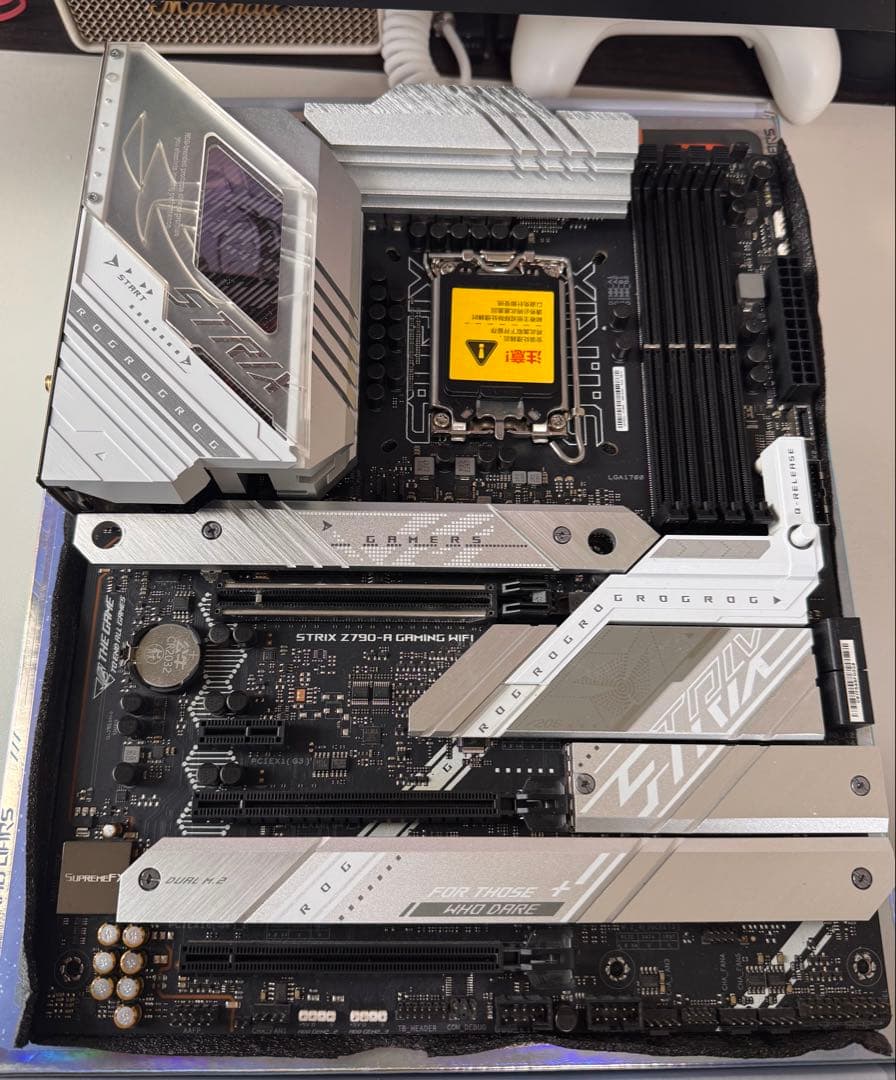 ROG STRIX Z790-A GAMING WIFI D5吹雪