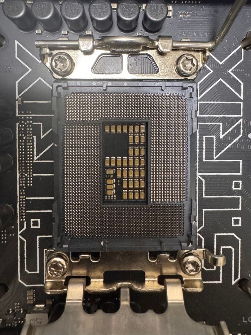ROG STRIX Z790-A GAMING WIFI D5吹雪