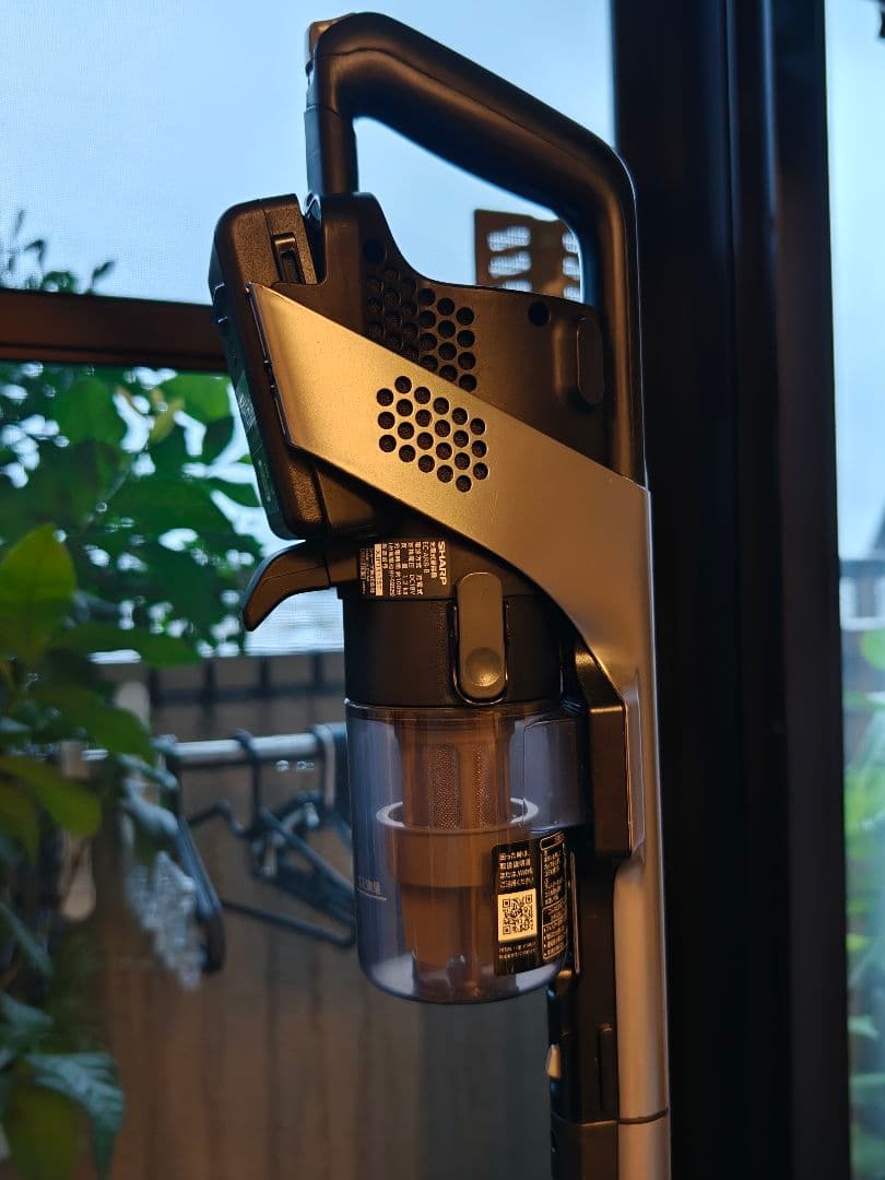 SHARP コードレス掃除機 RACTIVE Air EC-AR8 2022年製
