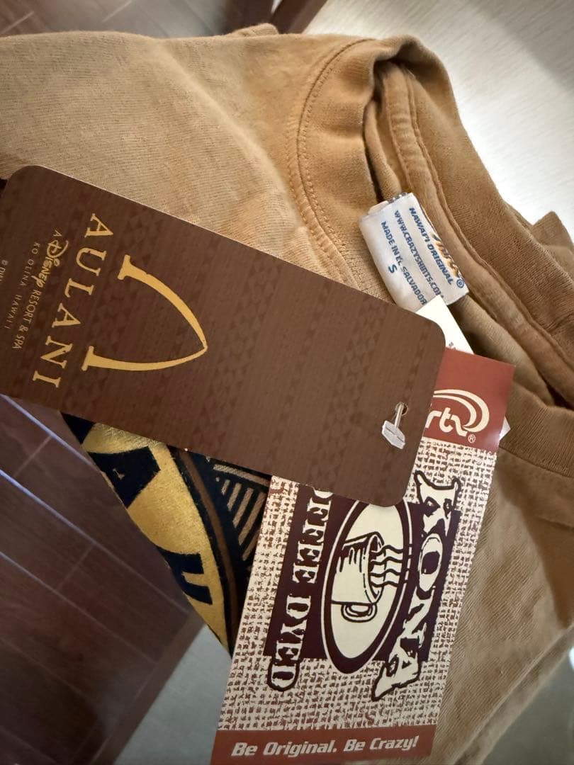 AULANI ディズニー　Tシャツ ベージュ　コナ