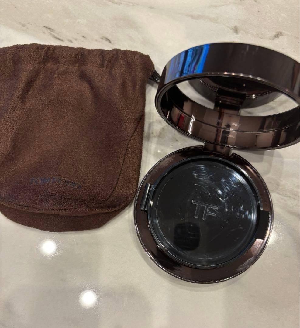 TOM FORD トムフォードクッションファンデーション　0.6 サンド