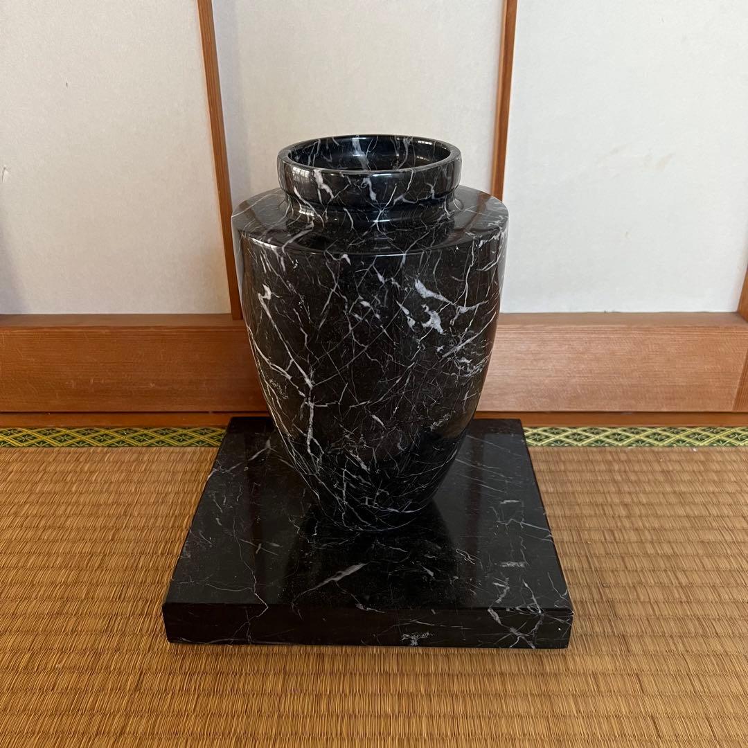 【美品】黒大理石 壺型 アート作品 台座付き レトロ アンティーク 高級感 花瓶