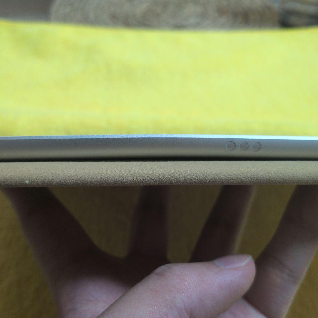 iPad(第8世代) Wi-Fi celluler 本体 カバー付き (変形有)