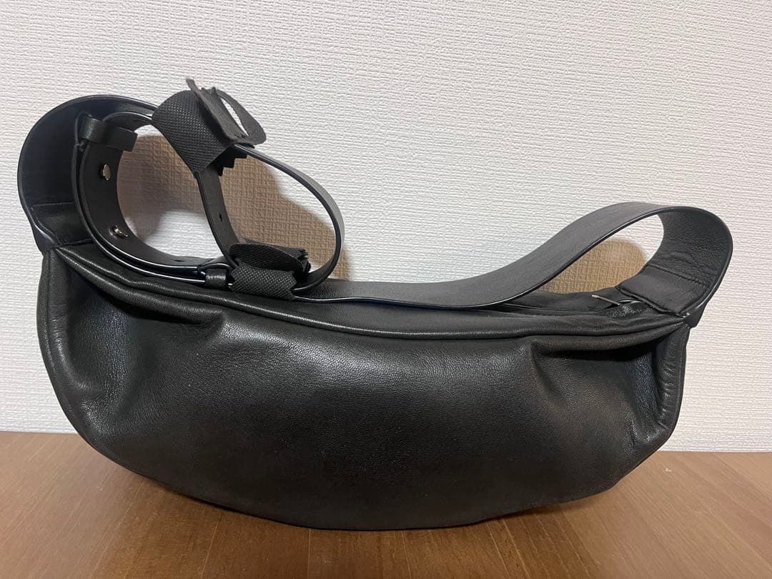 COSコス レザー クロスボディーバッグ黒