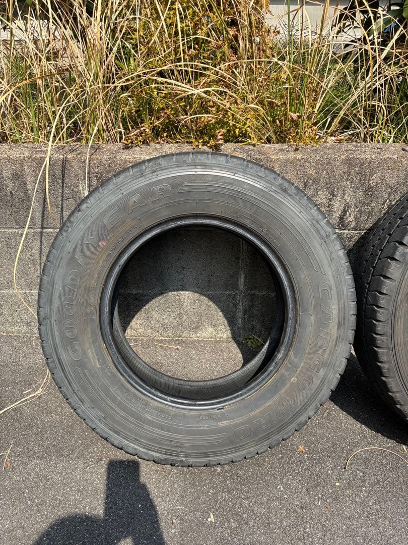 ハイエース　195 80 R15 Goodyear 直接引き取り　手渡しのみ