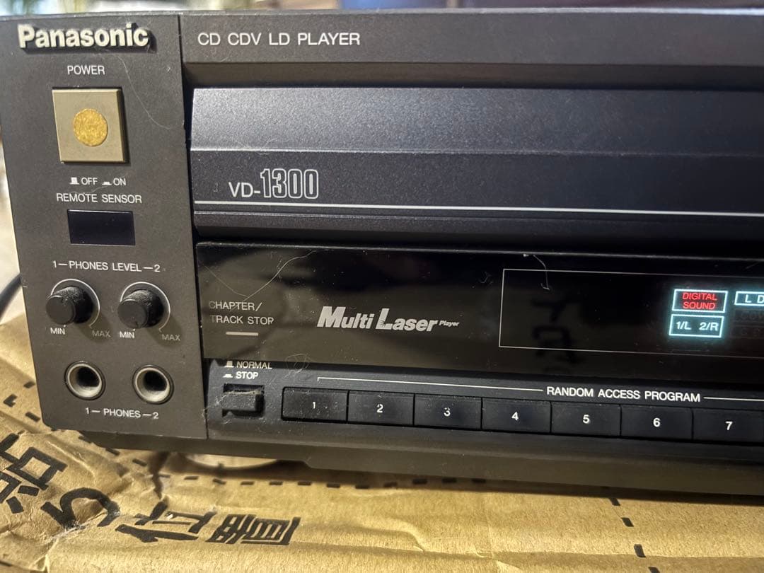 交渉者様の専用になりました。カラオケデッキ、レコード160枚付き（裏表）