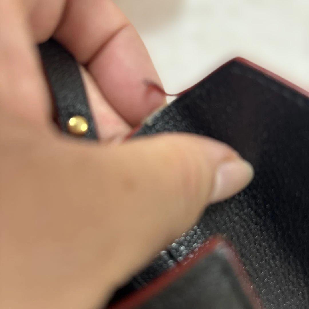 miu miu 三つ折り財布 黒ラブレター型