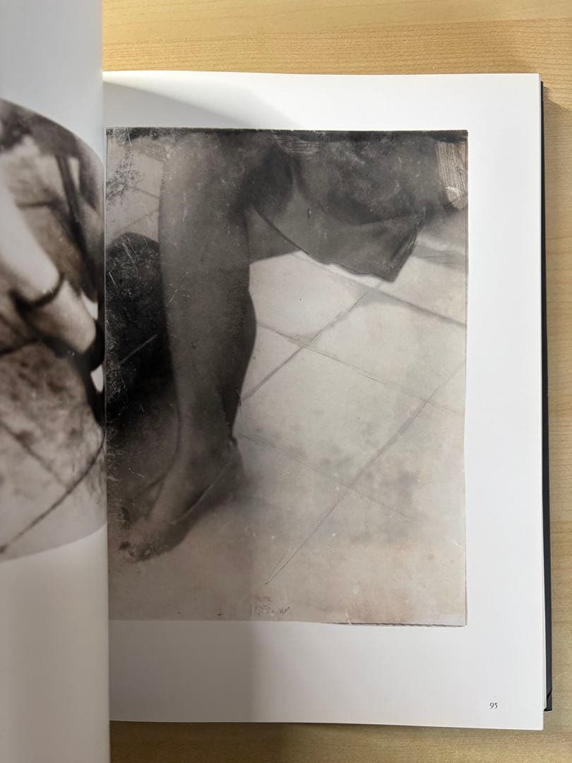 アート・デザイン・音楽 Miroslav Tichy Form of Truth