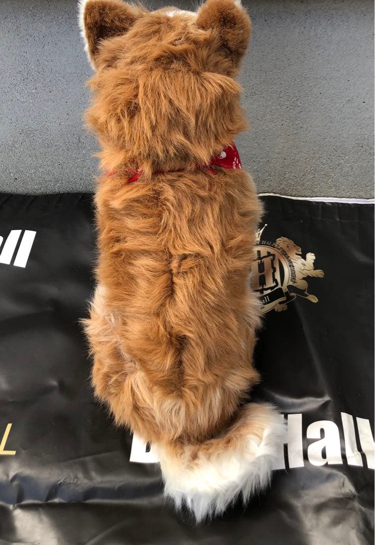 リアルな等身大のぬいぐるみ犬