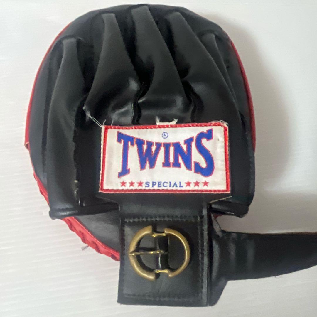 TWINS ツインズ パンチングミット ブラック×レッド
