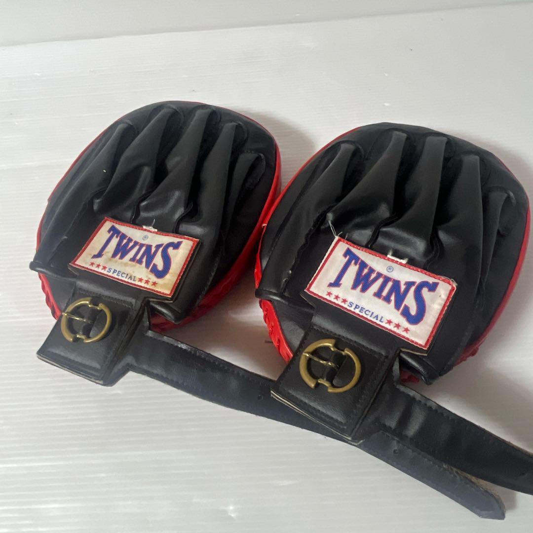 TWINS ツインズ パンチングミット ブラック×レッド