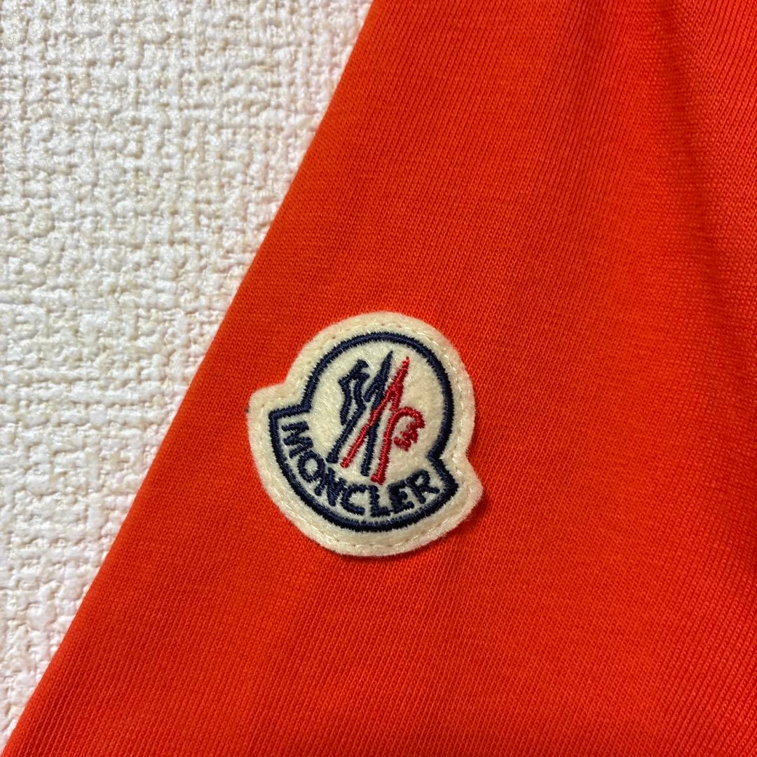 MONCLER オレンジ グラフィックTシャツ
