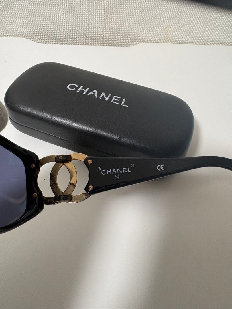 ［訳アリ］CHANEL ブラック サングラス ゴールドディテール